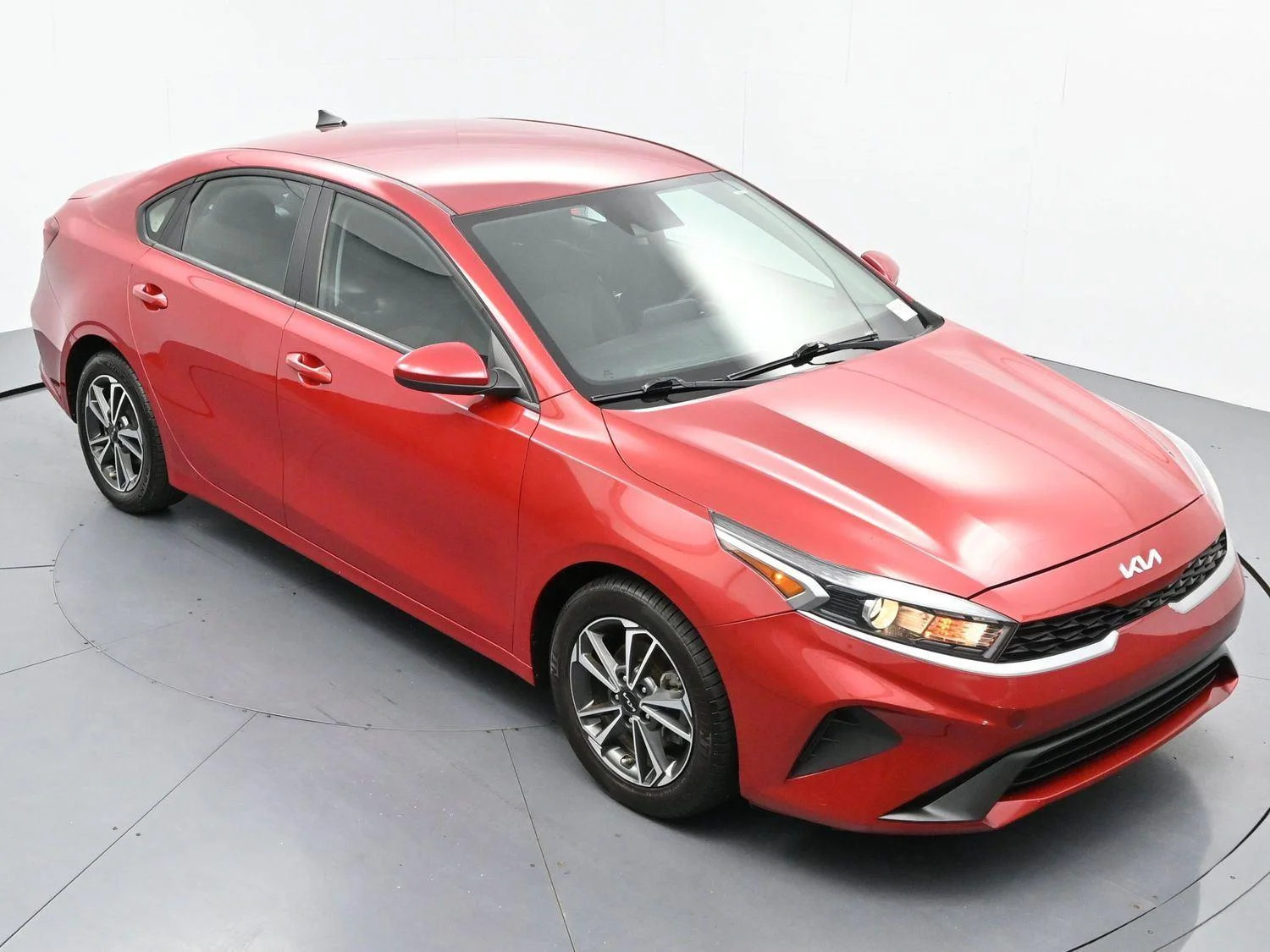 Used 2022 Currant Red Kia LXS image 32
