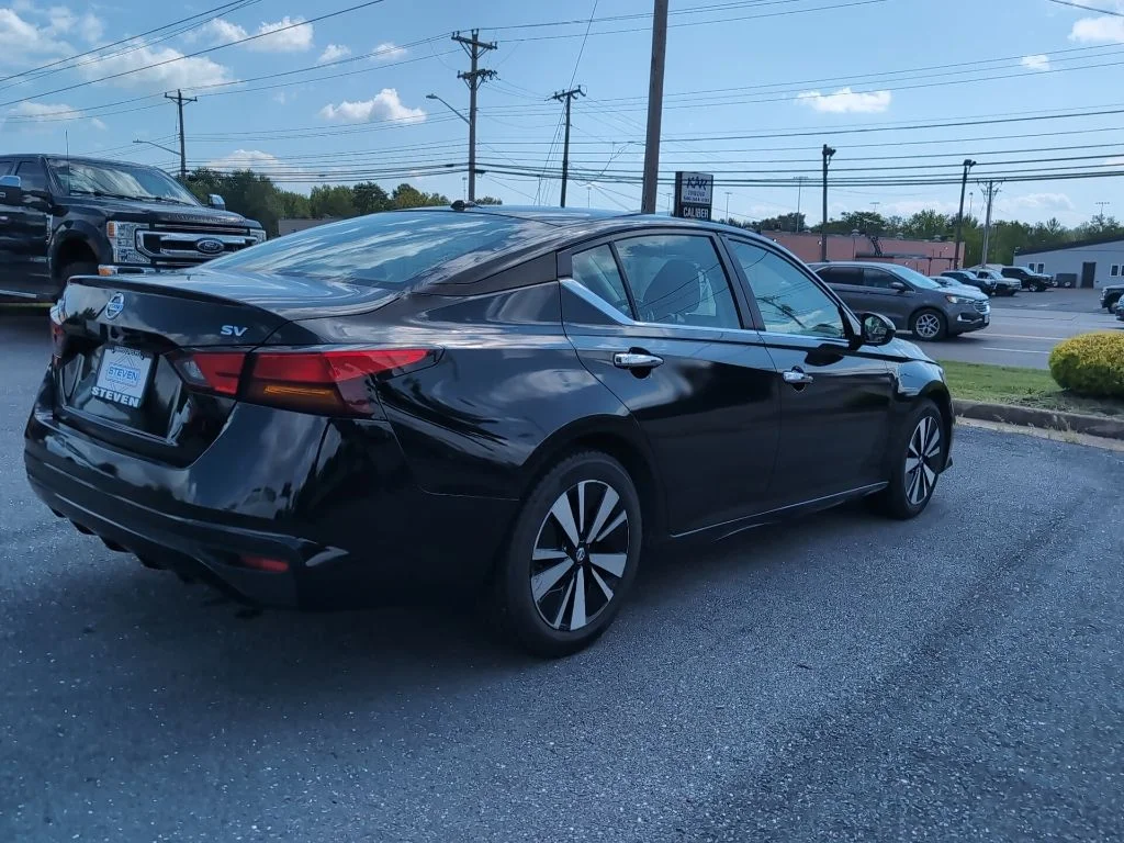 Used 2021 Black Nissan 2.5 SV image 5