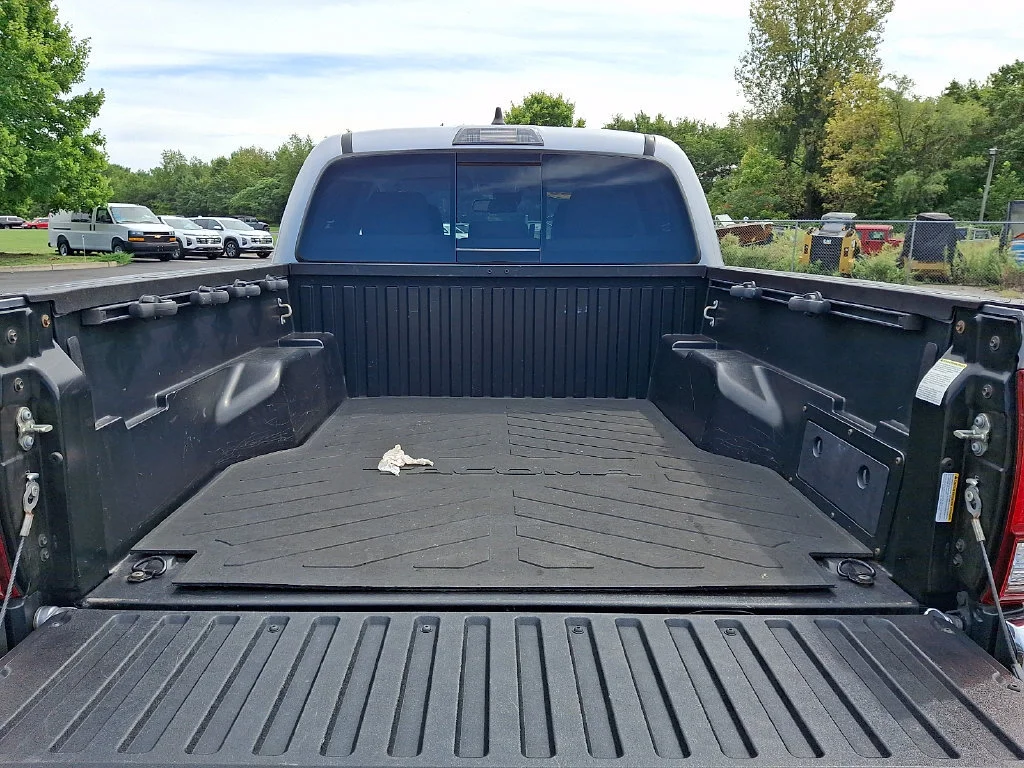Used 2020 Silver Sky Metallic Toyota SR5 image 31