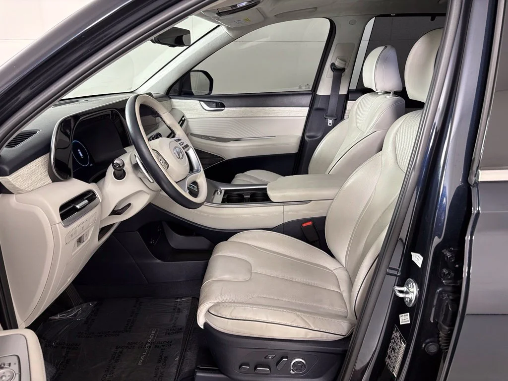 Used 2023 White Hyundai Calligraphy image 39