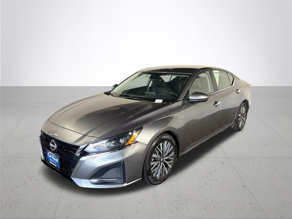 Used 2023 Gray Nissan 2.5 SV image 2