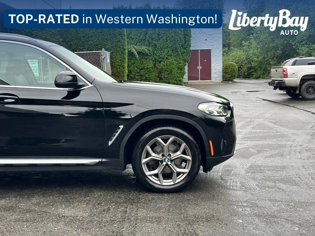 Used 2022 Black BMW xDrive30i image 25