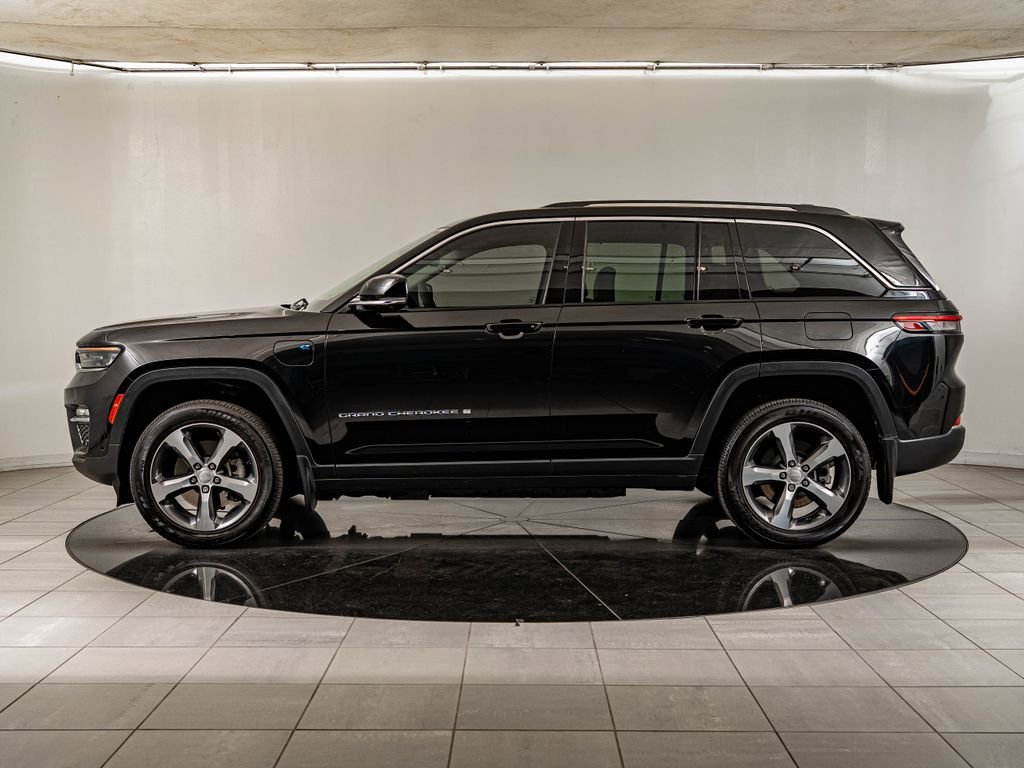 Used 2022 Diamond Black Crystal Pearlcoat Jeep 4xe image 8