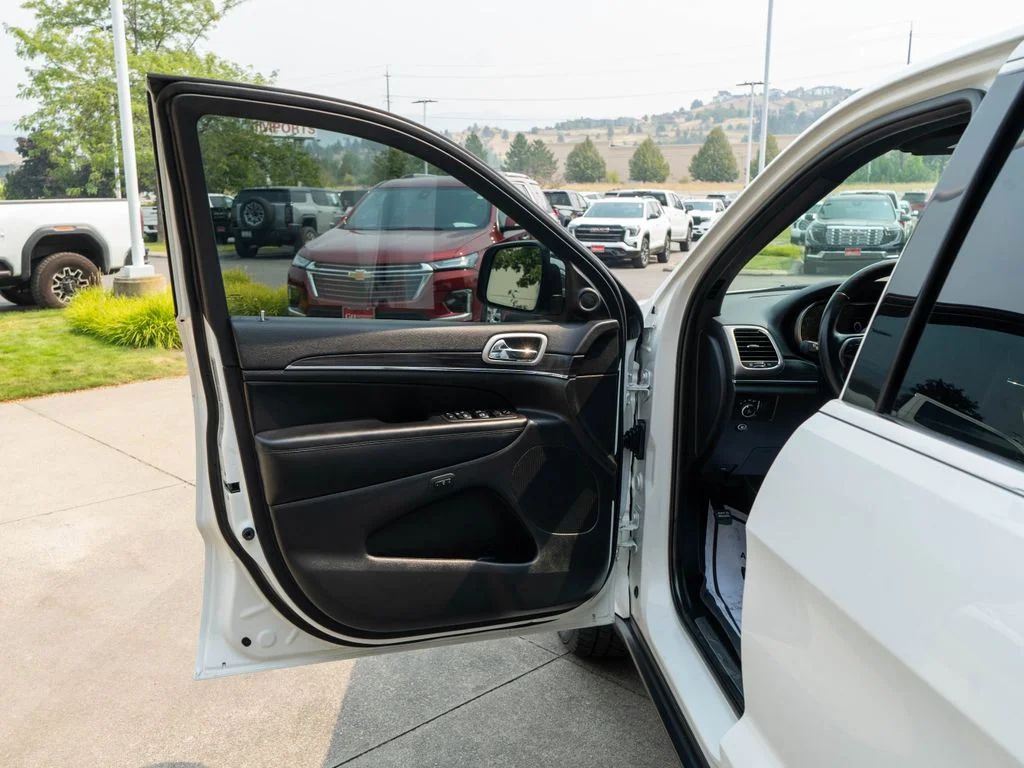 Used 2021 White Jeep Limited image 17