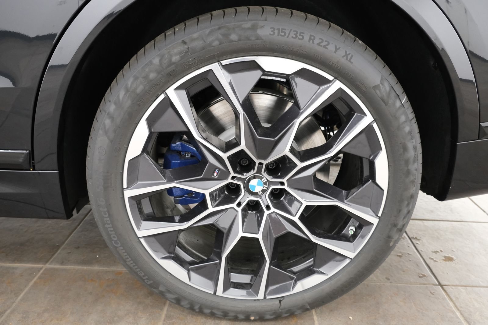 New 2027 Black Sapphire Metallic BMW M60i image 37