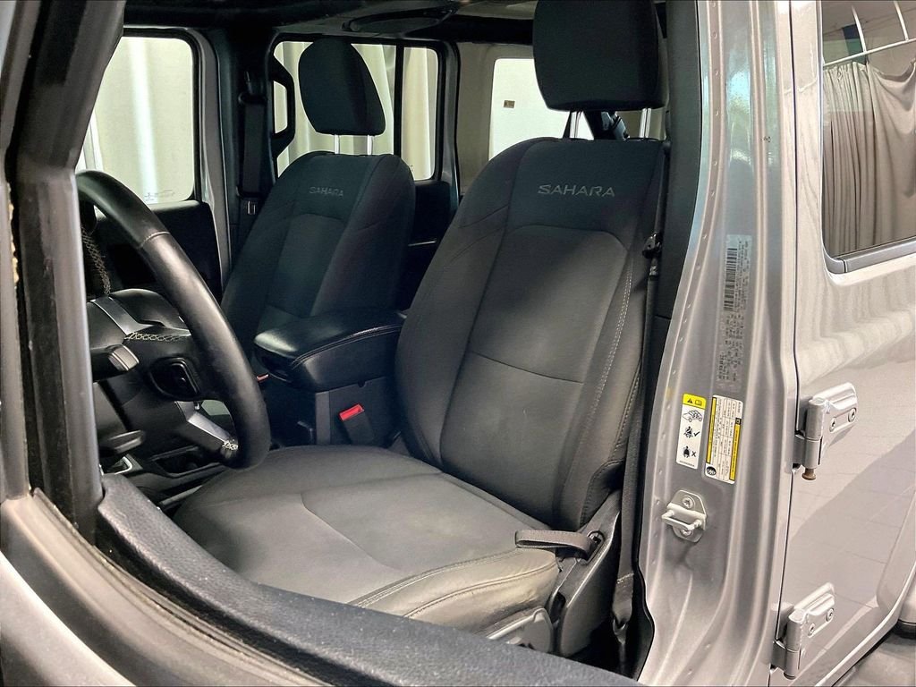 Used 2018 Silver Jeep Unlimited Sahara image 10