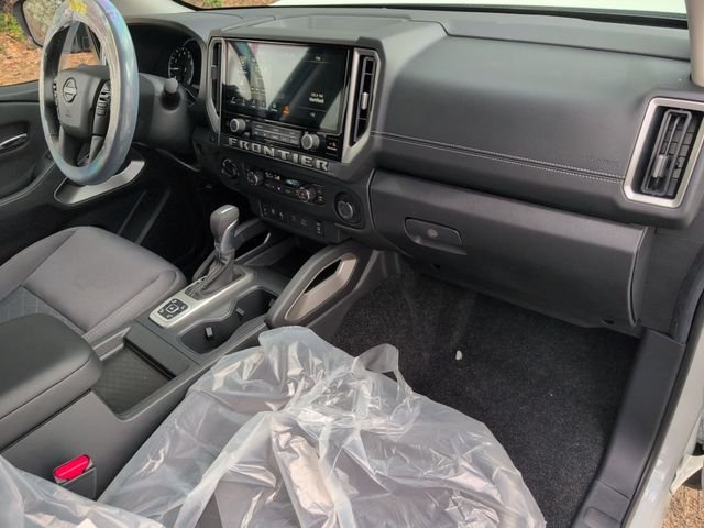 New 2026 Glacier White Nissan Crew Cab SV image 26