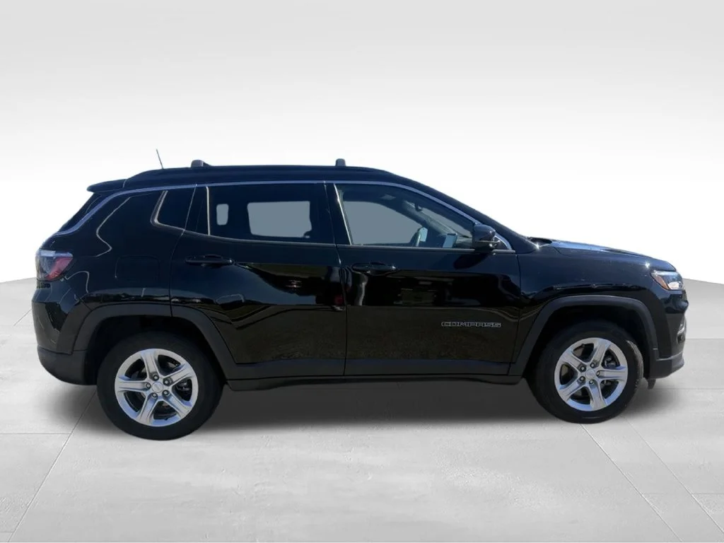 Used 2023 Black Jeep Latitude image 27