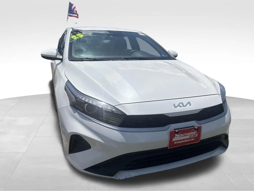 Used 2023 White Kia LXS image 8