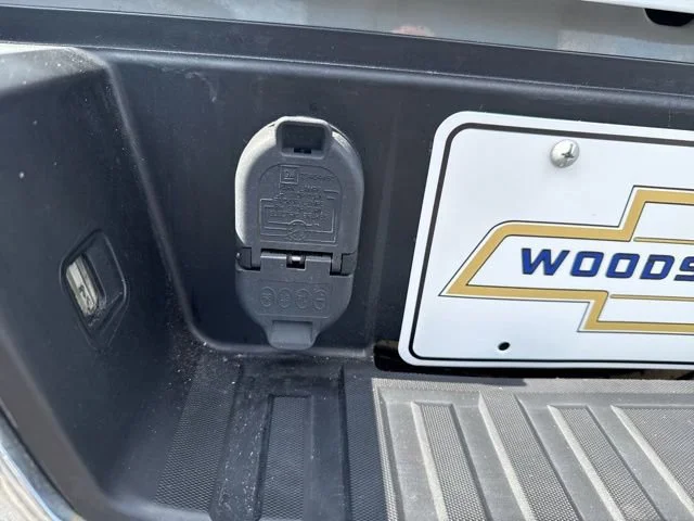 Used 2019 SUMMIT WHITE Chevrolet LT image 18