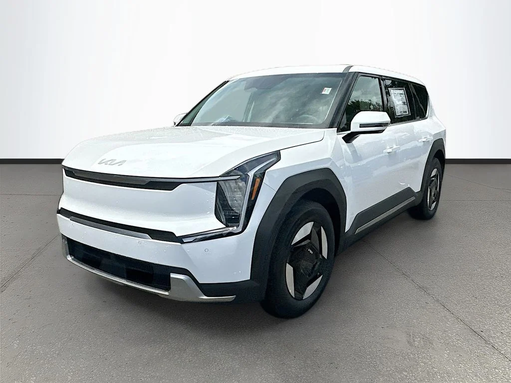 New 2026 Glacial White Pearl Kia Light Long Range RWD image 3
