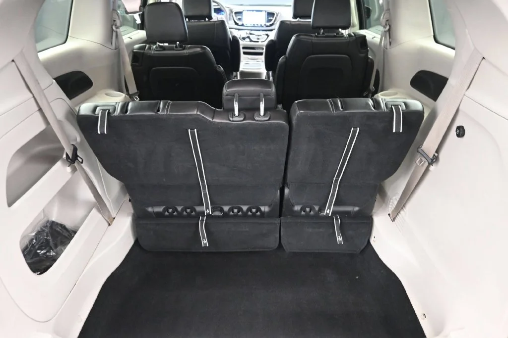 Used 2024 Black Chrysler Touring L image 11