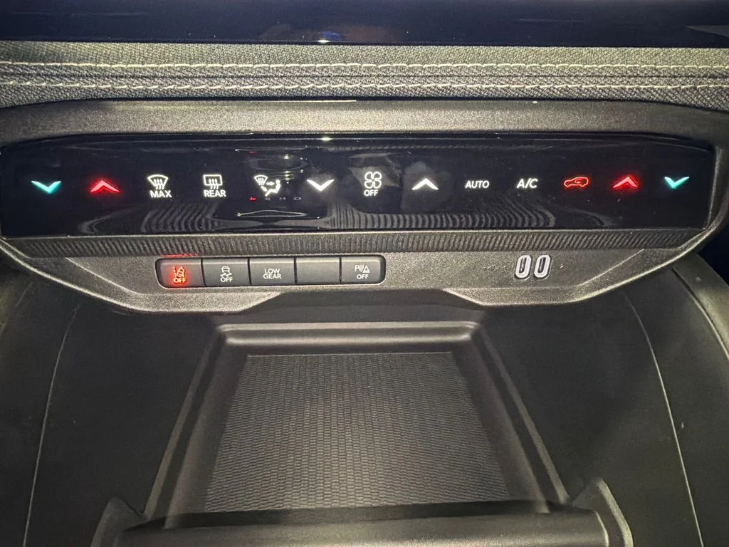 New 2026 Red Hot Pearl-Coat Exterior Paint Jeep Laredo image 28