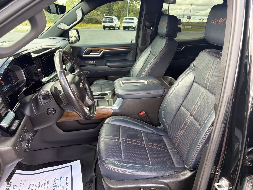 Used 2022 Black Chevrolet High Country image 13