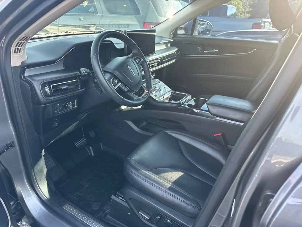 Used 2022 Gray Lincoln Standard image 3
