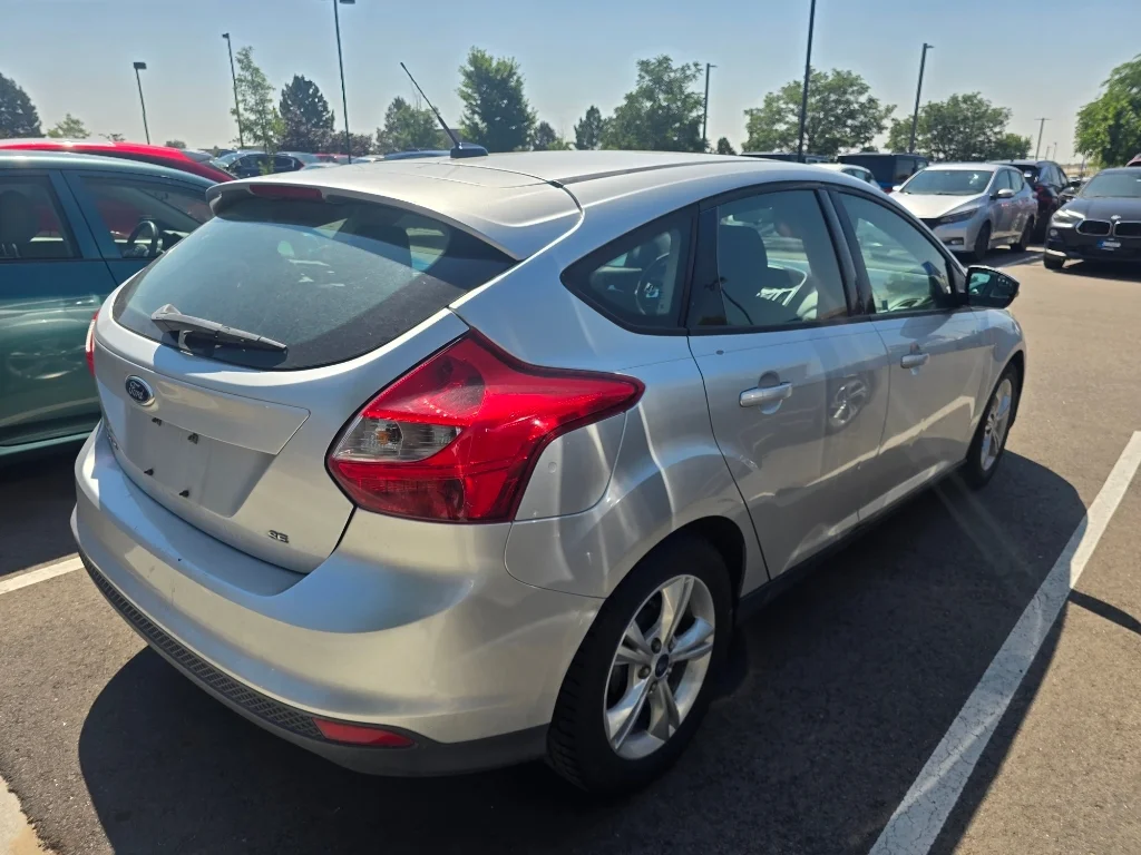Used 2013 Ingot Silver Metallic Ford SE image 5