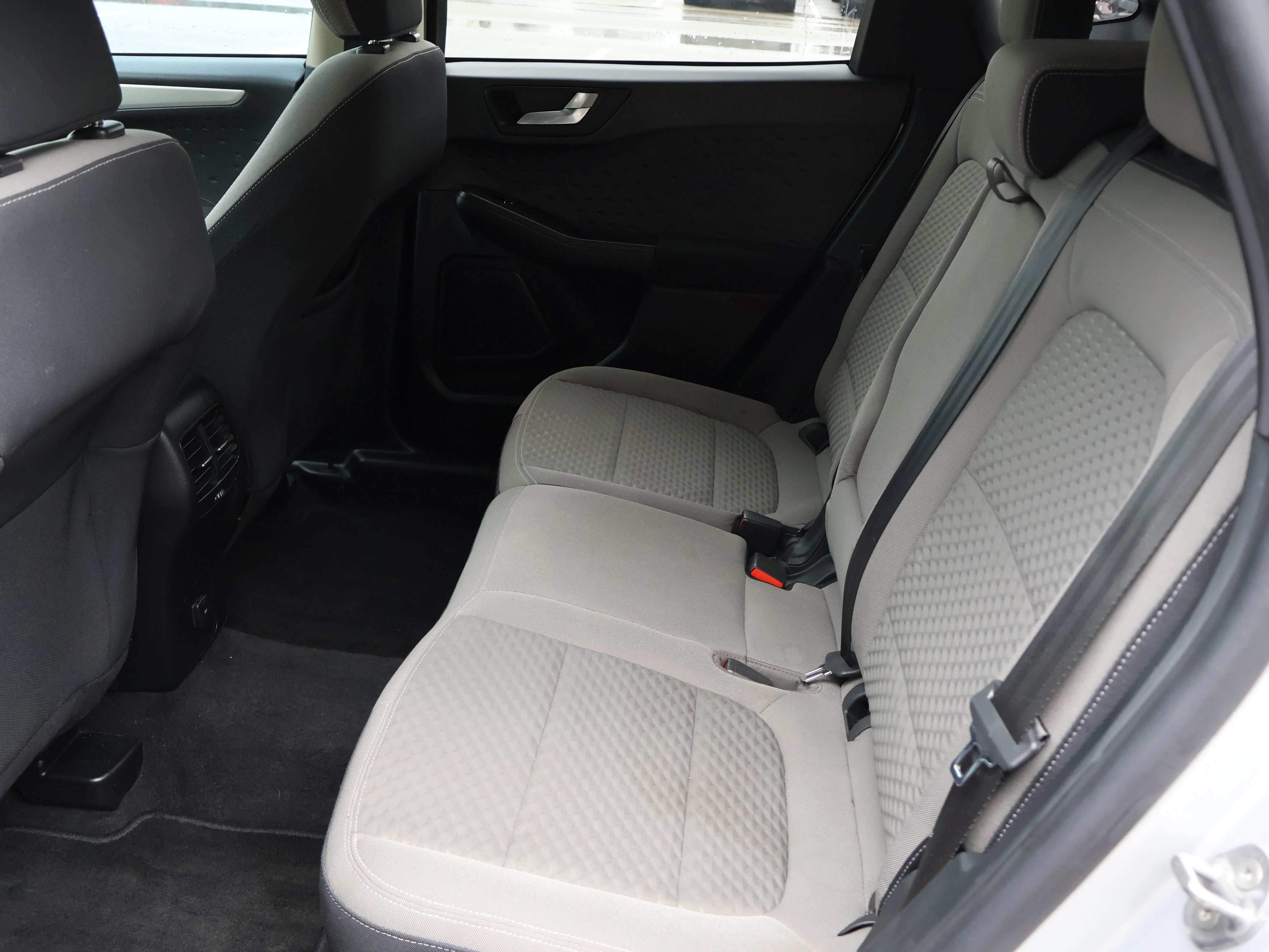 Used 2020 Ingot Silver Metallic Ford SE image 15
