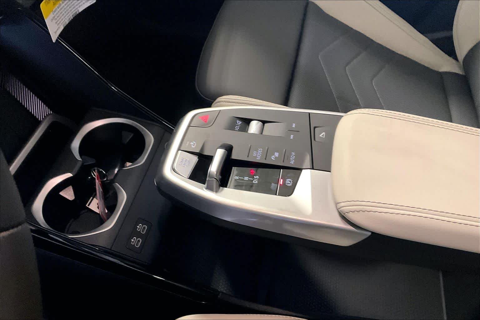 New 2026 Vegas Red Metallic BMW xDrive28i image 7