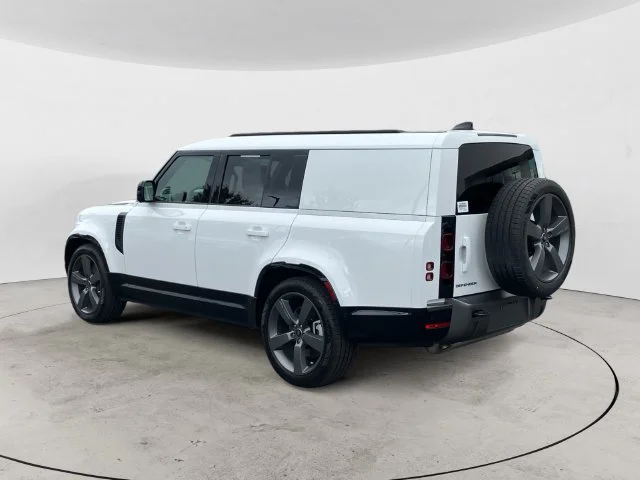 Used 2024 White Land Rover Outbound image 4