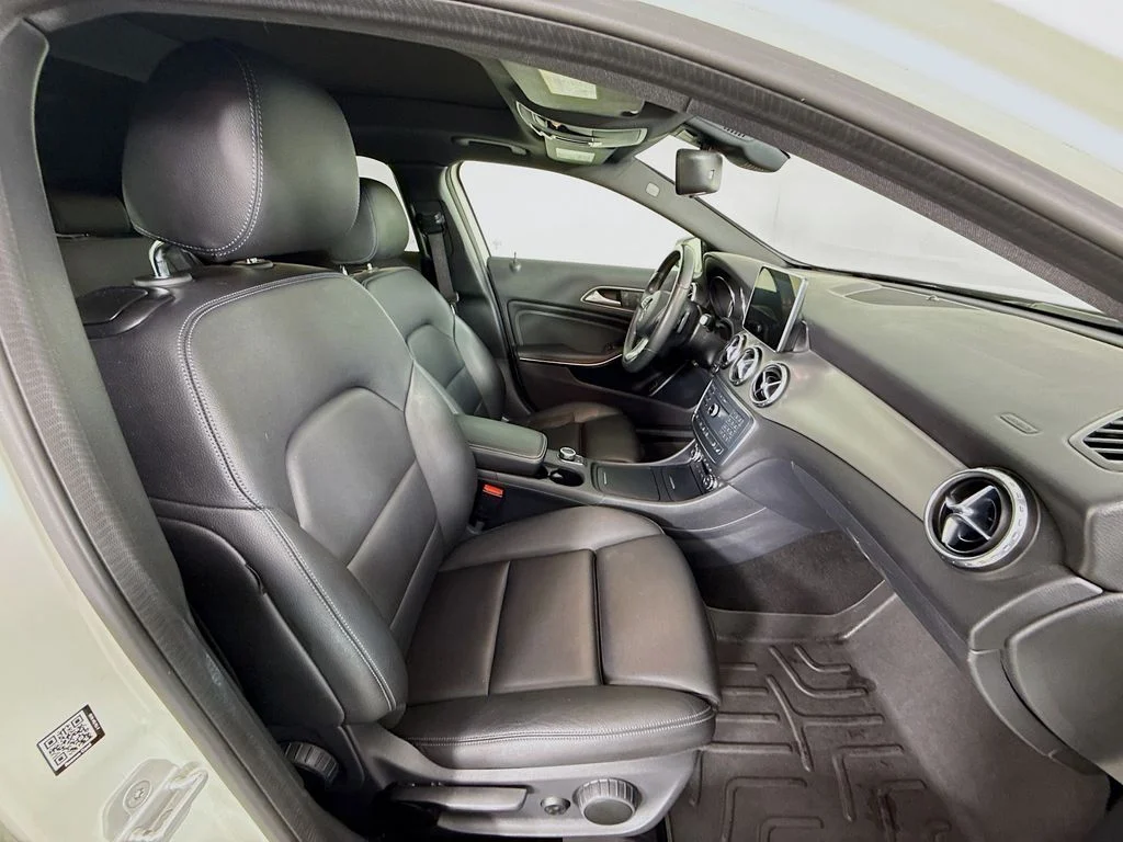 Used 2016 Cirrus White Mercedes-Benz GLA 250 image 30