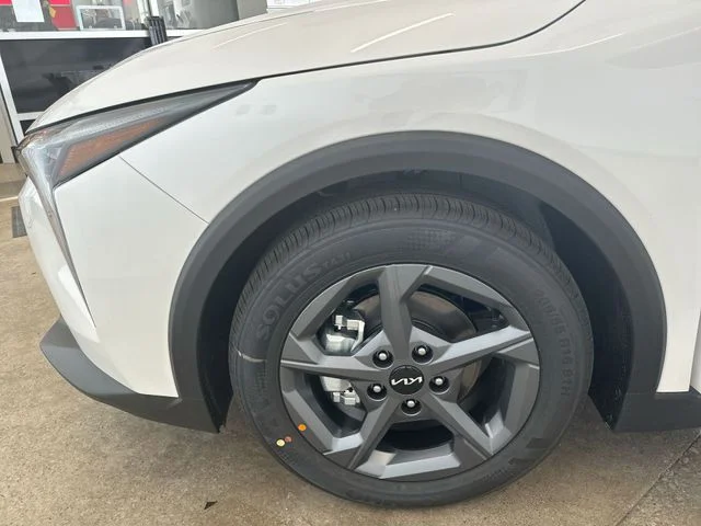 New 2026 Snow White Pearl Kia LXS image 20