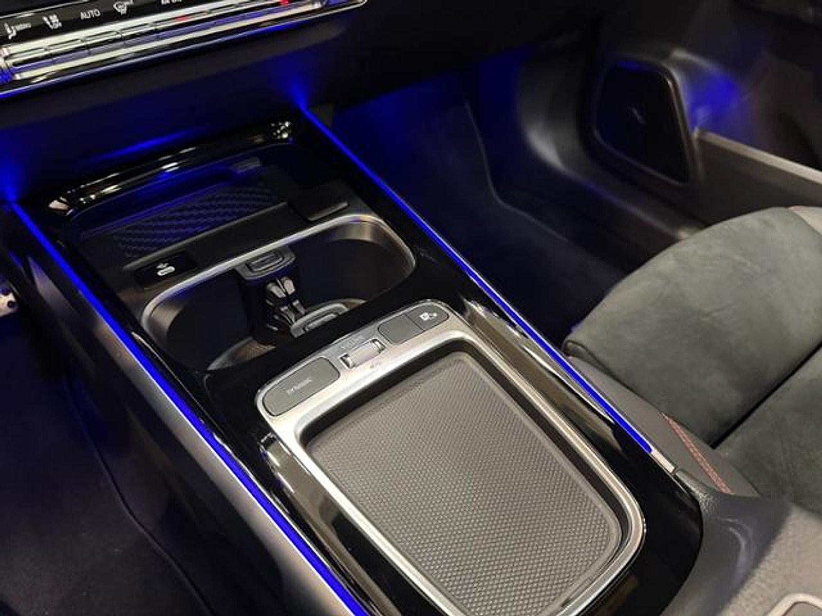 Certified Used 2025 Mountain Grey Metallic Mercedes-Benz 4MATIC® image 19