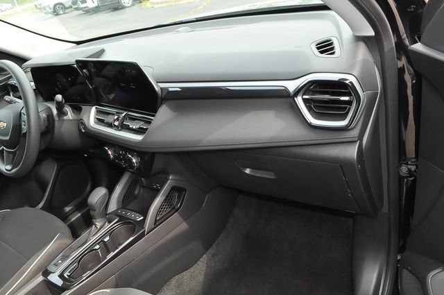Used 2024 Mosaic Black Metallic Chevrolet LT image 20