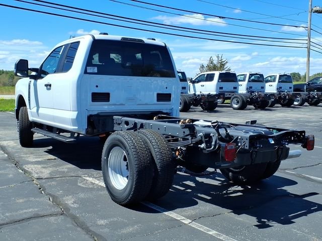 New 2026 Oxford White Ford F-350® XL image 4