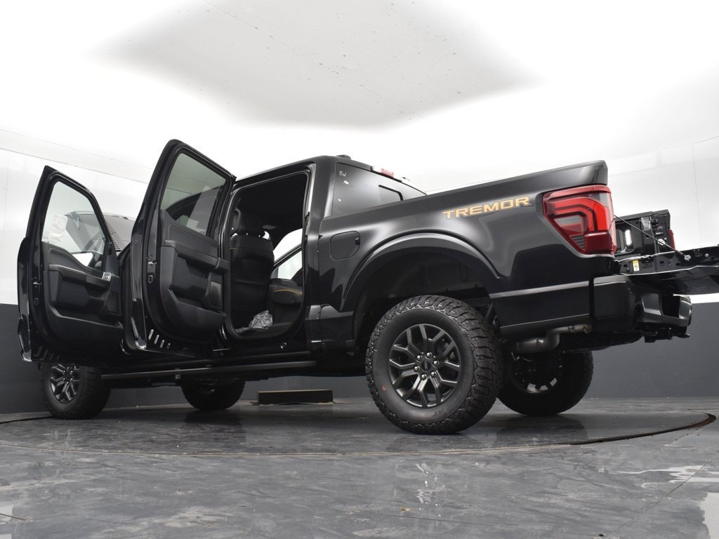 New 2026 Agate Black Metallic Ford Tremor® image 37