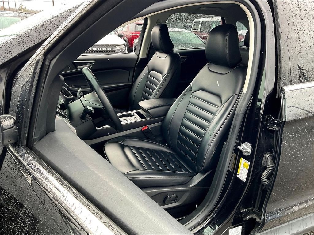 Used 2023 Black Ford SEL image 9