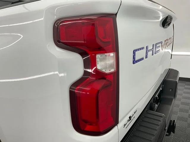Used 2020 White Chevrolet Custom image 24