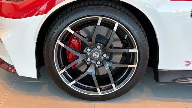 Used 2019 White Nissan Nismo image 9