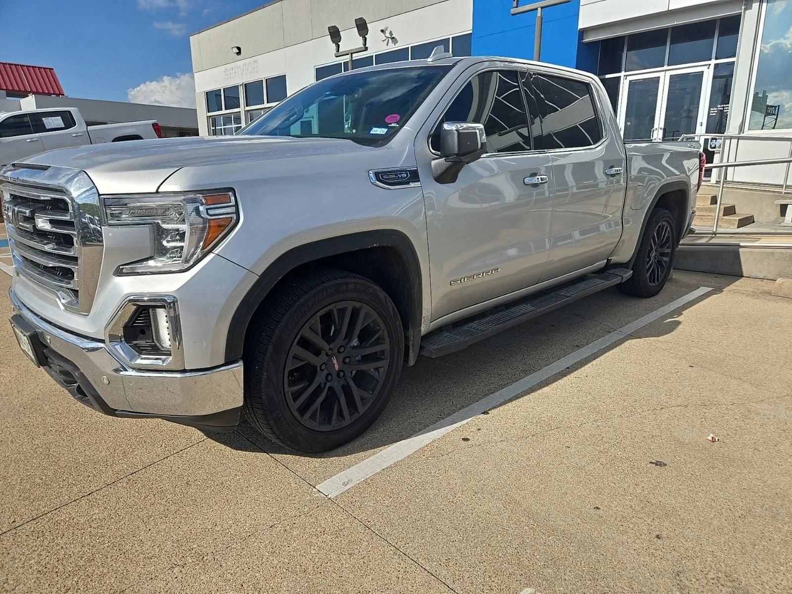 2020 GMC Sierra 4WD Crew Cab Short Box SLT's photo