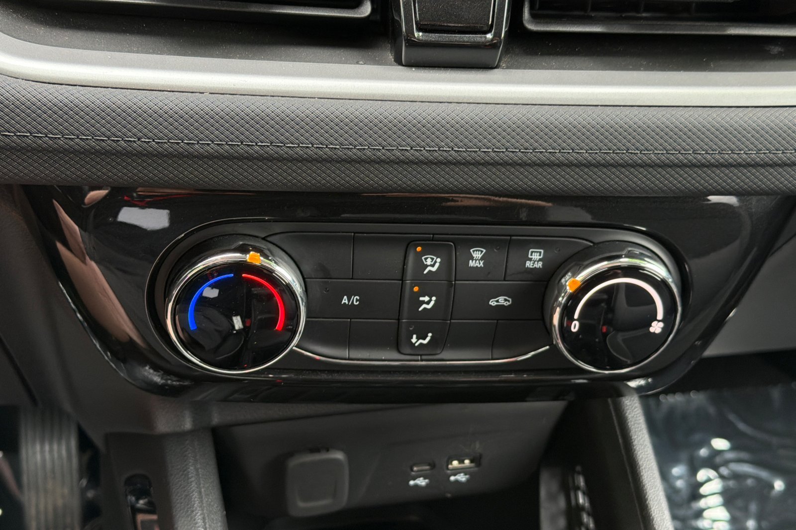 Used 2025 Summit White Chevrolet LT image 20