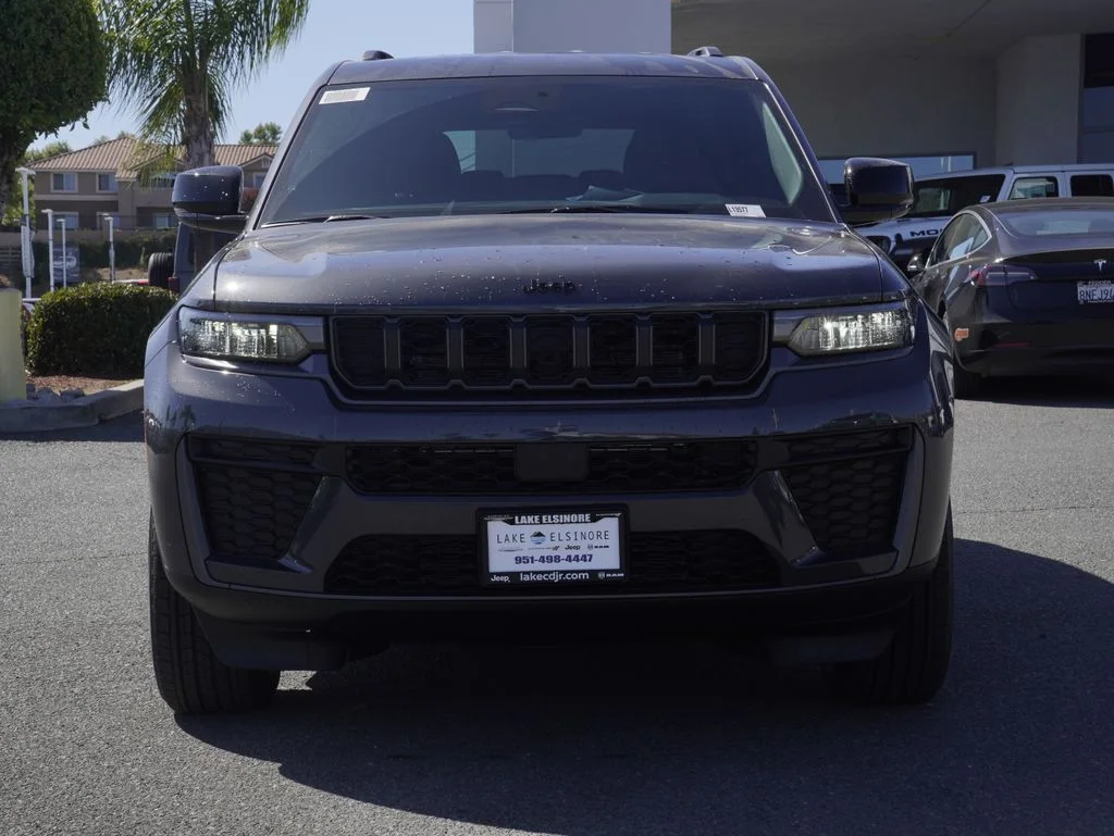 New 2026 Baltic Gray Metallic Clear-Coat Exterior Paint Jeep Altitude image 8