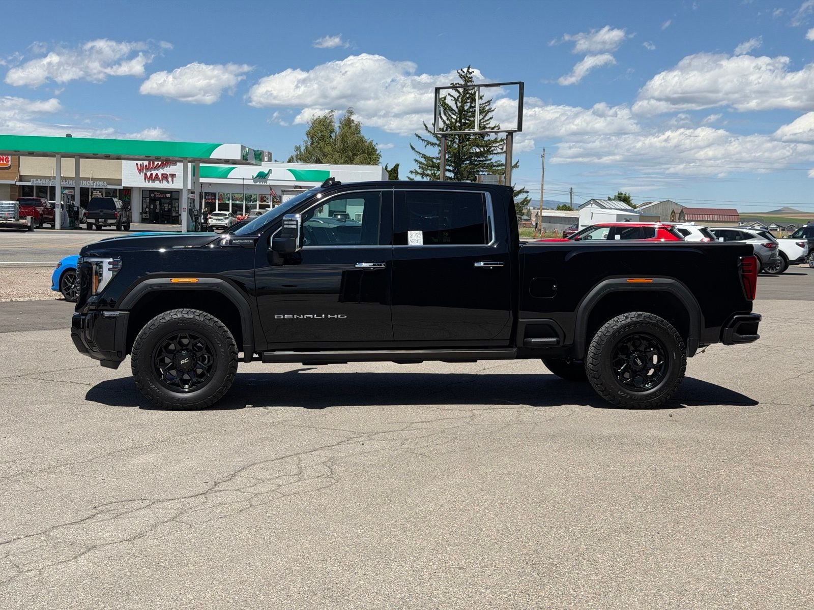 Used 2025 Onyx Black GMC Denali Ultimate image 11