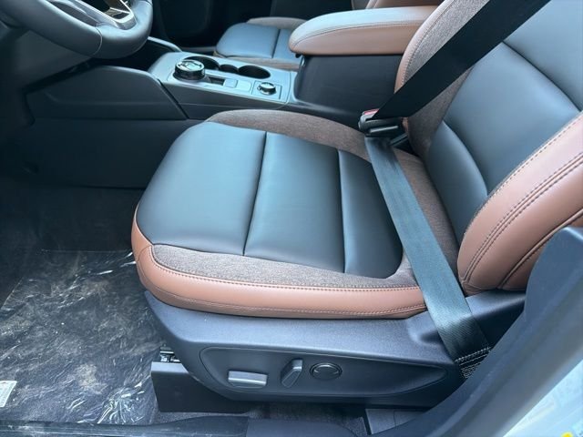 New 2026 Space White Metallic Ford Outer Banks® image 13