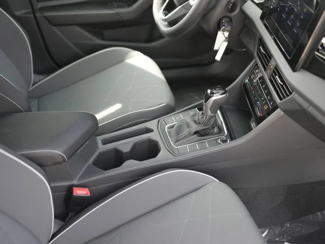 2025 Volkswagen Jetta Sport - Photo 18