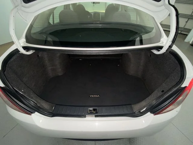 Used 2017 White Nissan 1.6 SV image 22