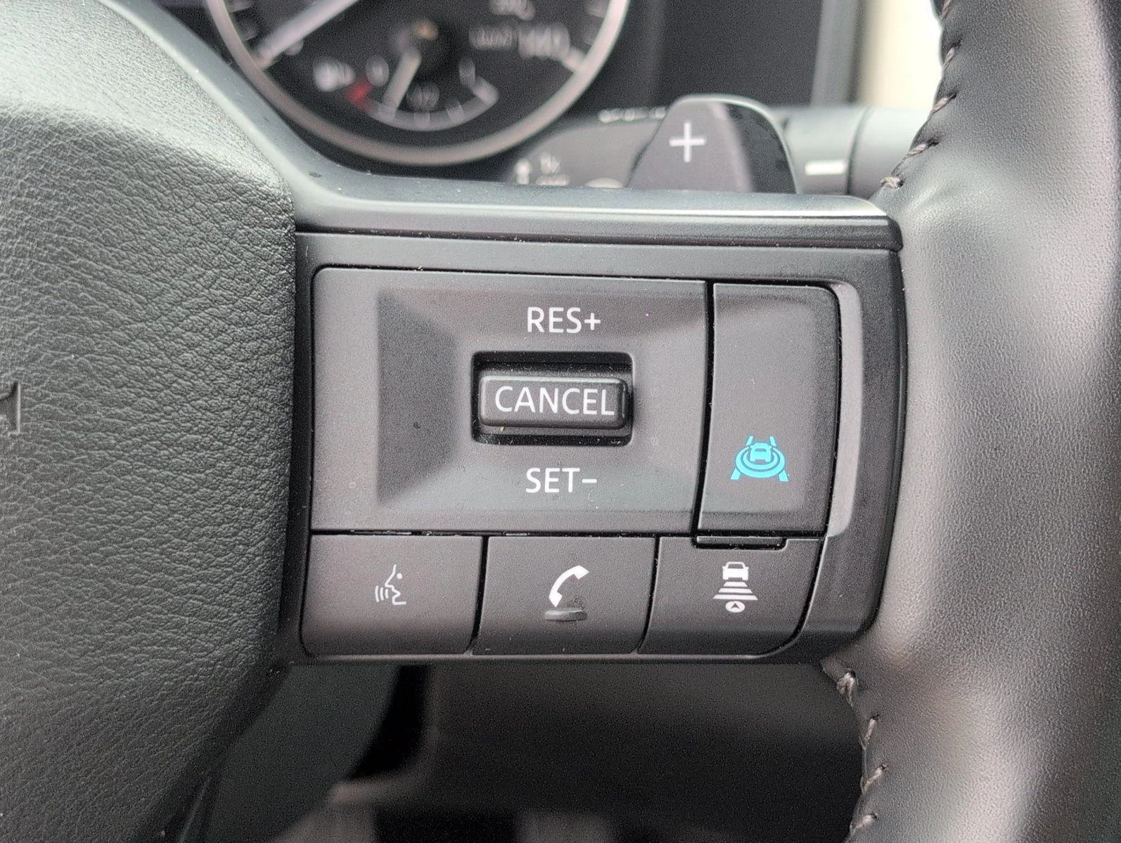 Used 2025 Everest White Pearl Nissan SV image 28