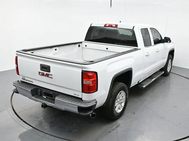 Used 2017 SUMMIT WHITE GMC SLE image 23