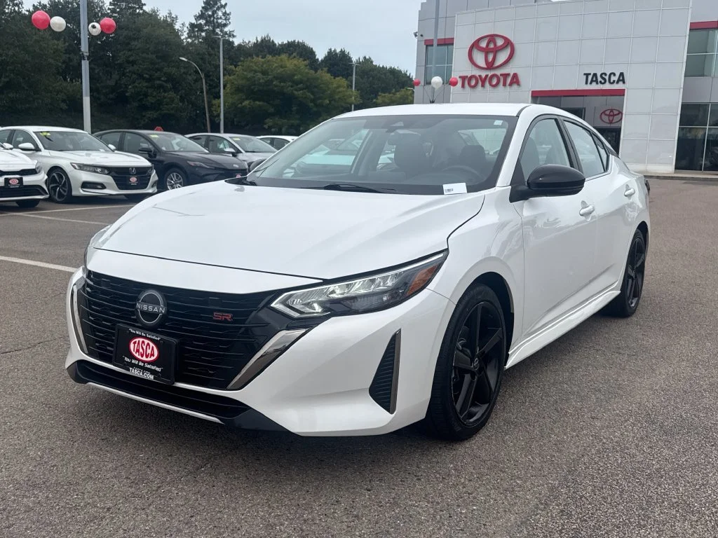 Used 2024 White Nissan SR image 3