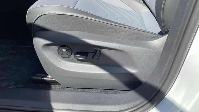 New 2026 White/off-white Volkswagen 2.0T SE R-Line Black image 18