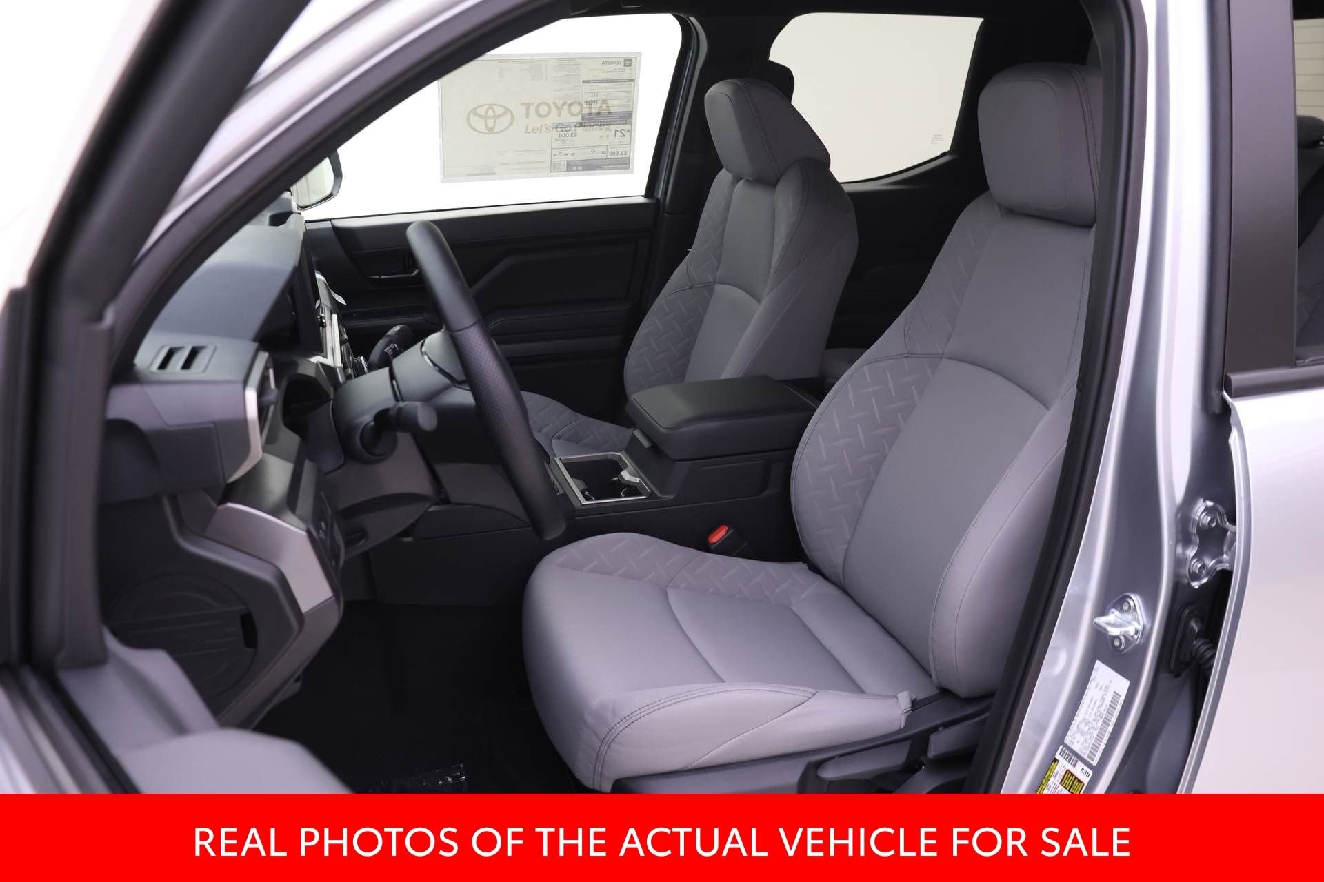 2025 Toyota Tacoma SR5 - Photo 4