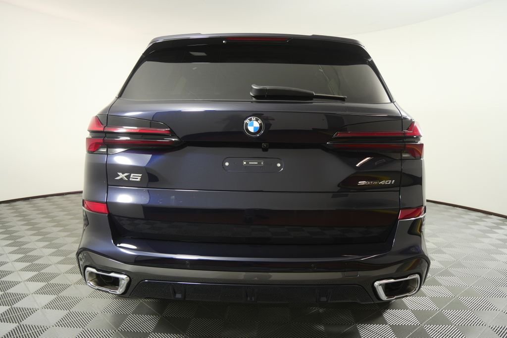 New 2026 Carbon Black Metallic BMW sDrive40i image 4
