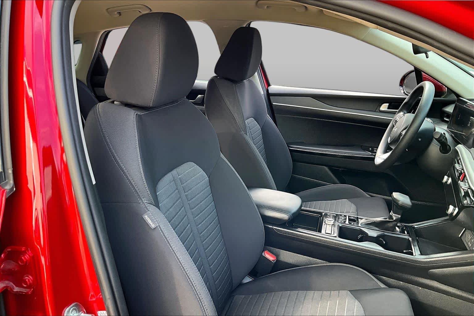 Used 2025 Runway Red Kia LXS image 9