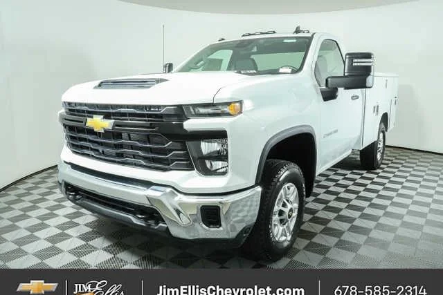New 2026 Summit White Chevrolet WT image 24
