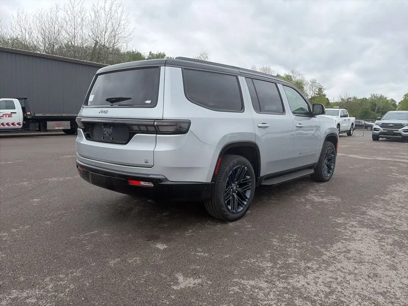 New 2026 Silver-Zynith Exterior Paint Jeep  image 3