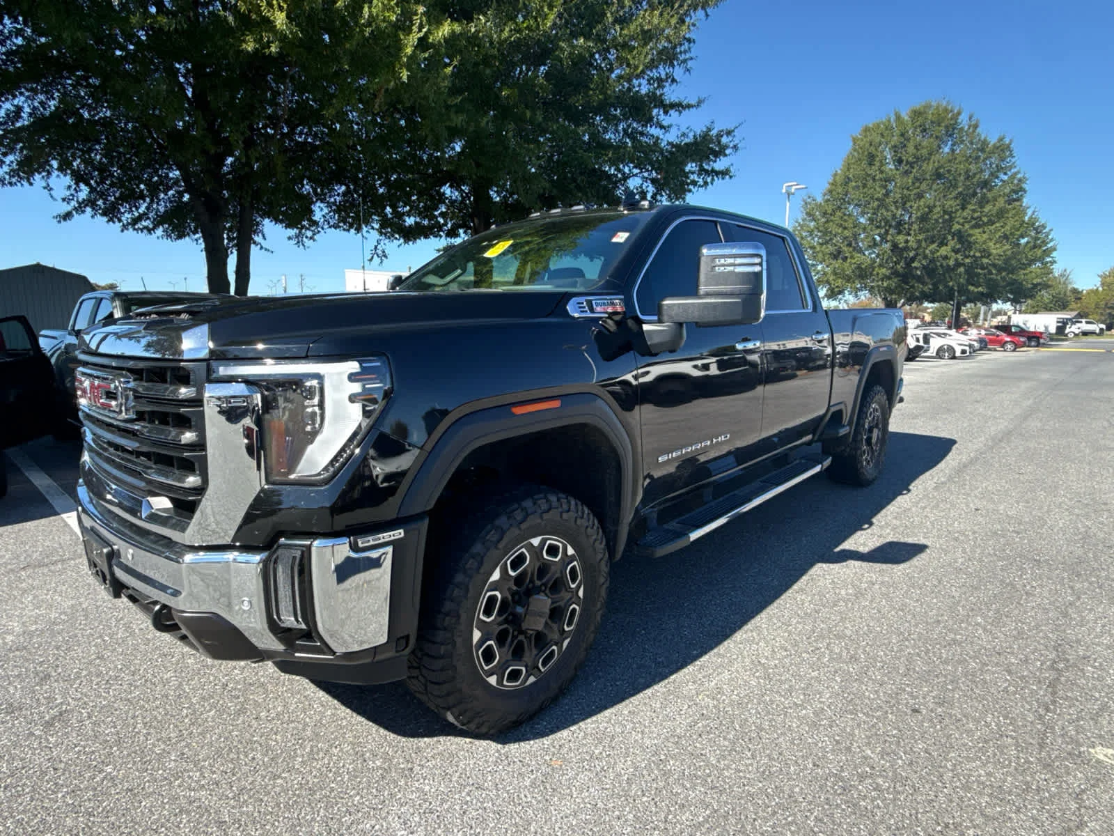 Used 2025 Onyx Black GMC SLT image 1