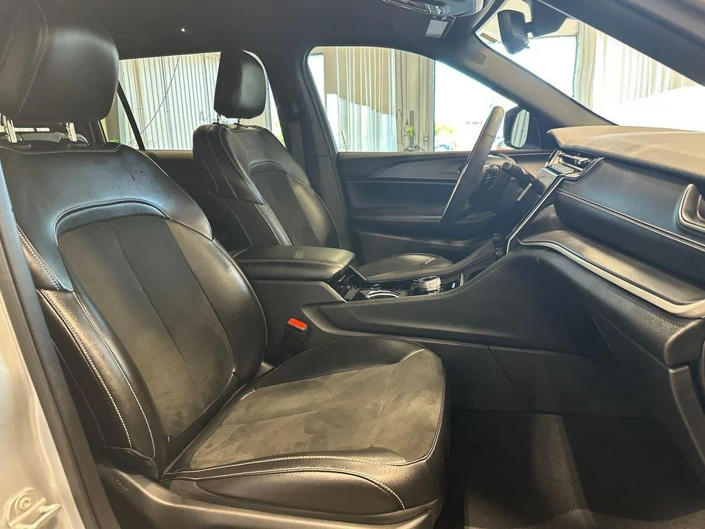 Used 2023 Silver Zynith Jeep Altitude image 33